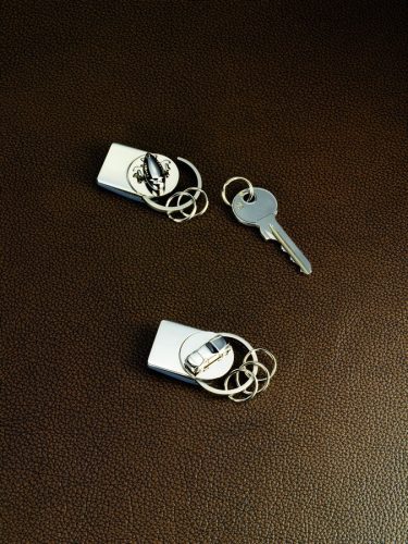 Breloc metalic Drive Away