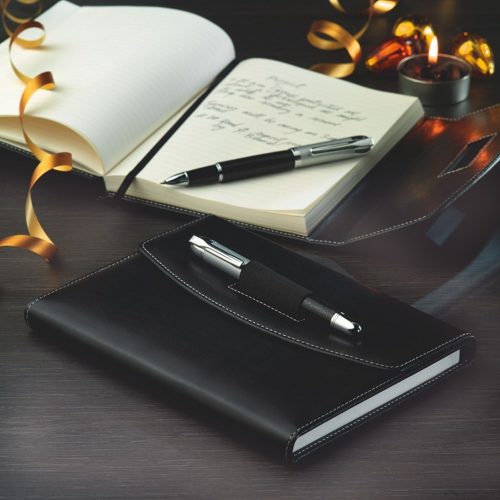 Agenda pentru notite A5, pix metalic inclus, Everestus, CA1, poliuretan, negru