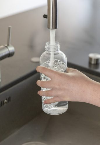 Sticla de apa, fara scurgeri, 21MAR1768, 620 ml, 7.2x7.2x20.7xØ 7.2 cm, Everestus, Plastic, Otel, Transparent