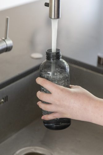 Sticla de apa, fara scurgeri, 21MAR1765, 620 ml, 7.2x7.2x20.7xØ 7.2 cm, Everestus, Plastic, Otel, Negru