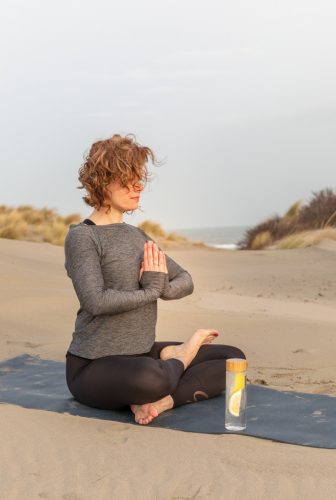 Sticla de apa cu infuzor, 640 ml, 22.7xø6.8 cm, Everestus, 20SEP0130, Tritan, Bambus, Transparent